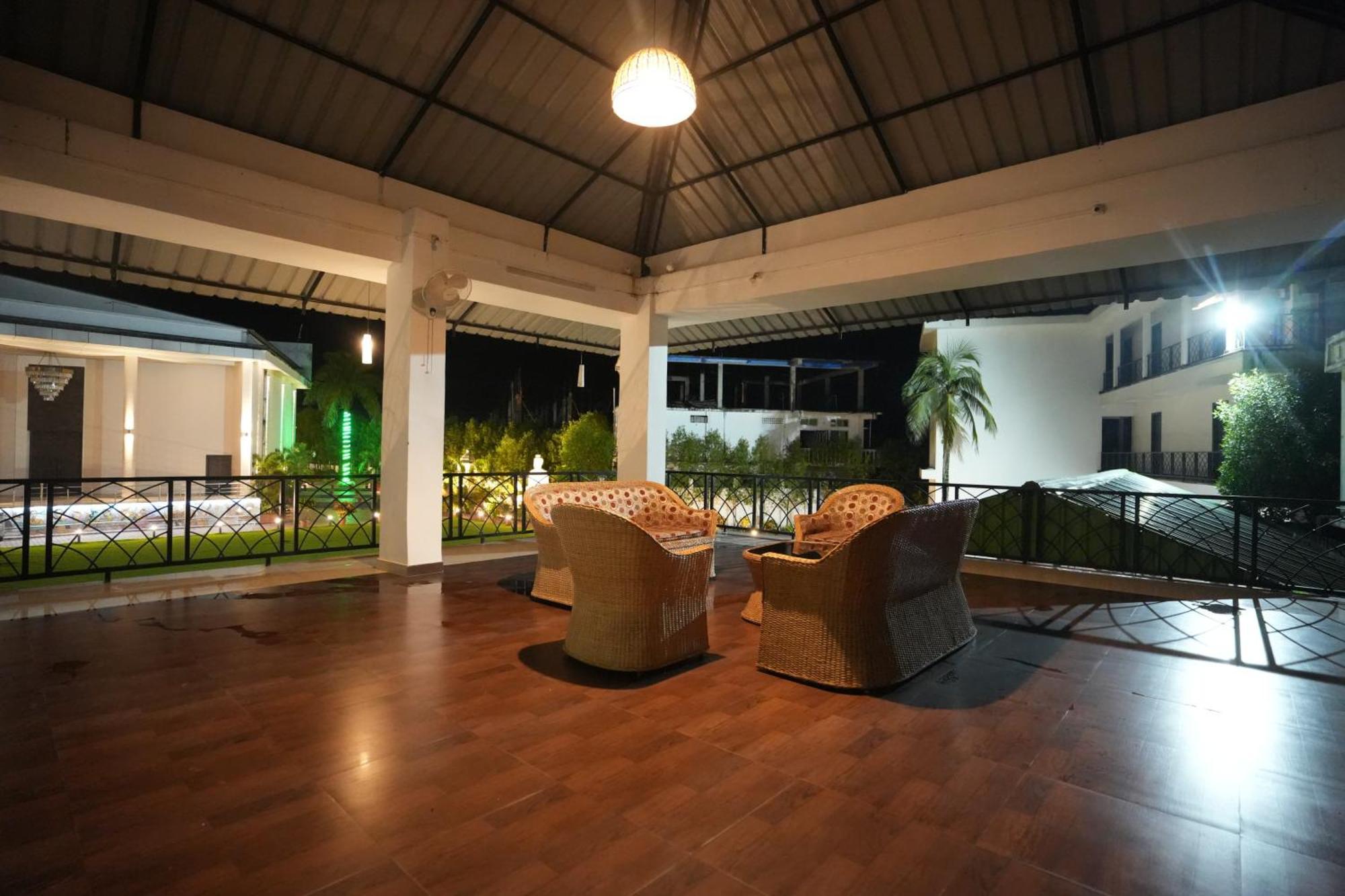 Jaanki Farms & Resorts Jorhāt Exterior foto